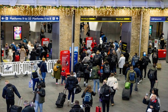 LONDON, UNITED KINGDOM - 2023/12/22: Travelers rush to the gate at St Pancras International as their trains approach. Many travelers are seen at St Pancras International Train Station on Friday evening for the Christmas holidays. (Photo by Hesther Ng/SOPA Images/LightRocket via Getty Images)