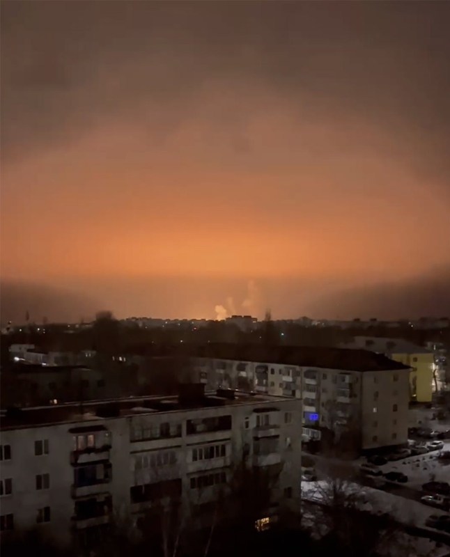 The moment of a Ukrainian mass kamikaze drone strike which set fire to the key Steel Horse oil depot in Russia???s Oryol region, servicing the Druzhba pipeline, a critical lifeline for Europe's energy supply.